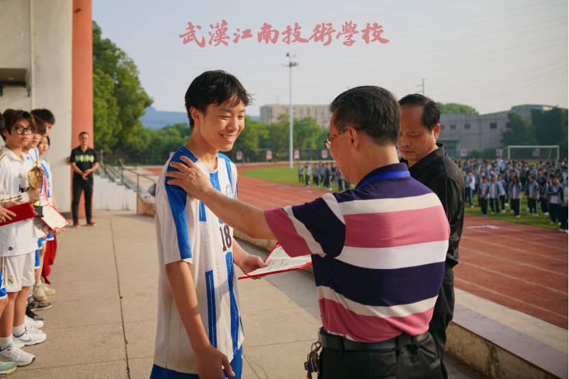f6fce2780e98a94137d0acf71a7078f1.png