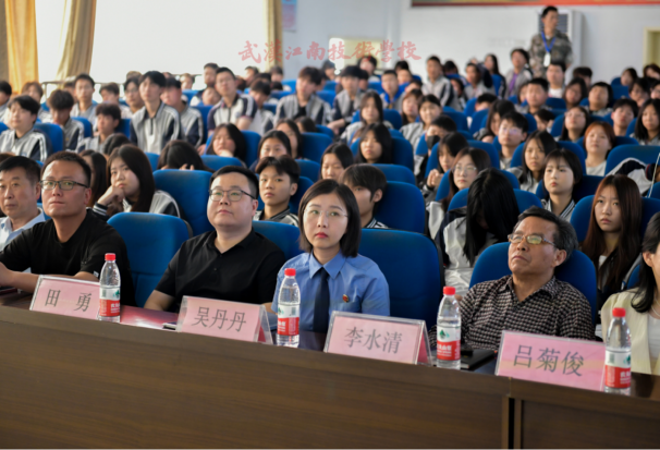 普法宣传进校园，法治护航伴成长——武汉江南技术学校普法宣传讲座